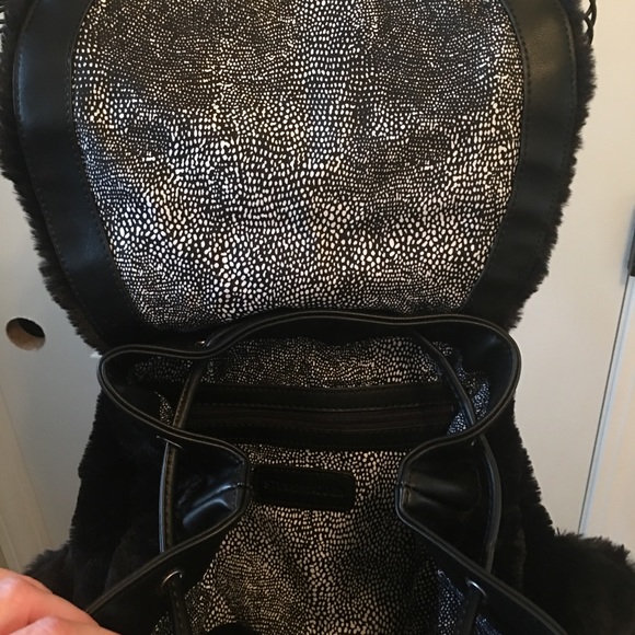 NWT Steve Madden Large Faux Fur Backpack - Picture 4 of 7